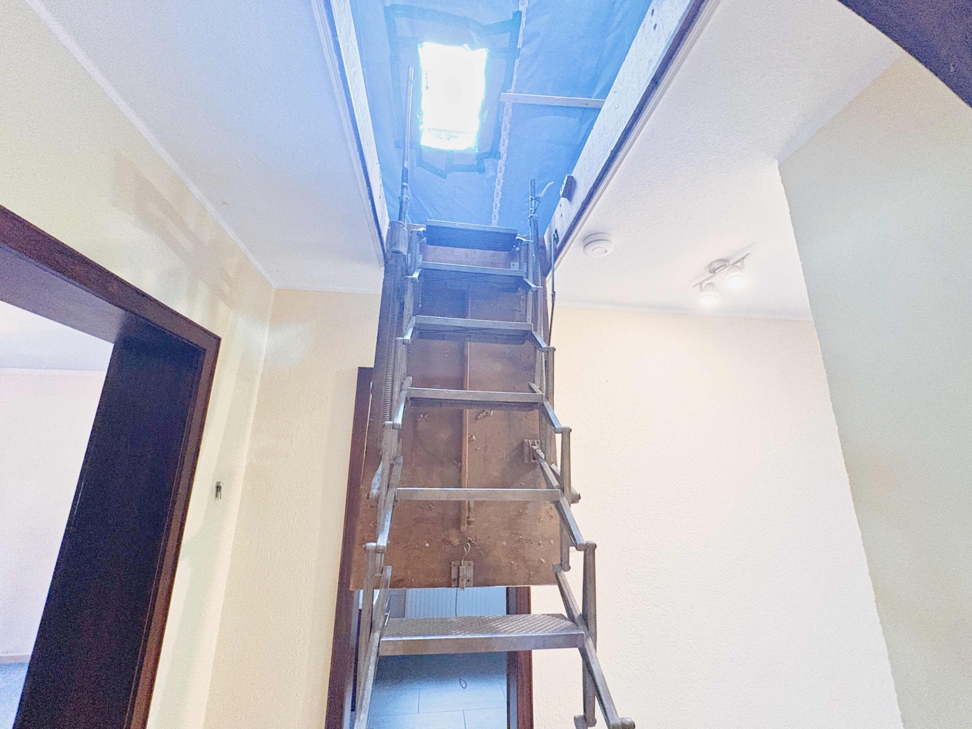 Treppe zum Dachgeschoss