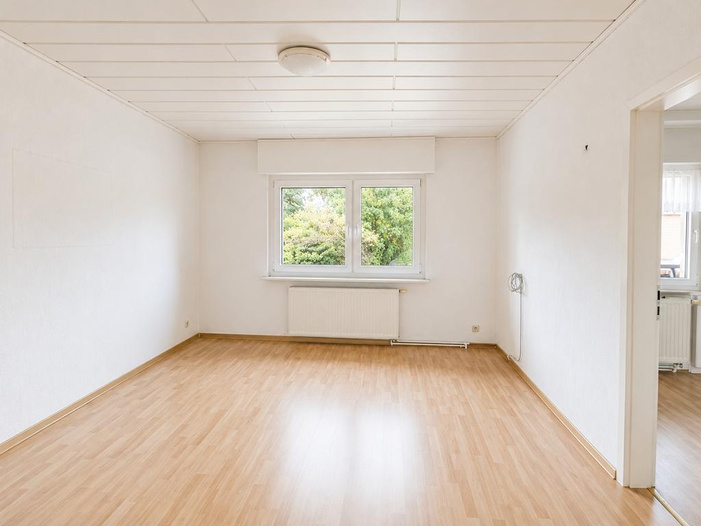 Schlafzimmer mit Durchgangszimmer