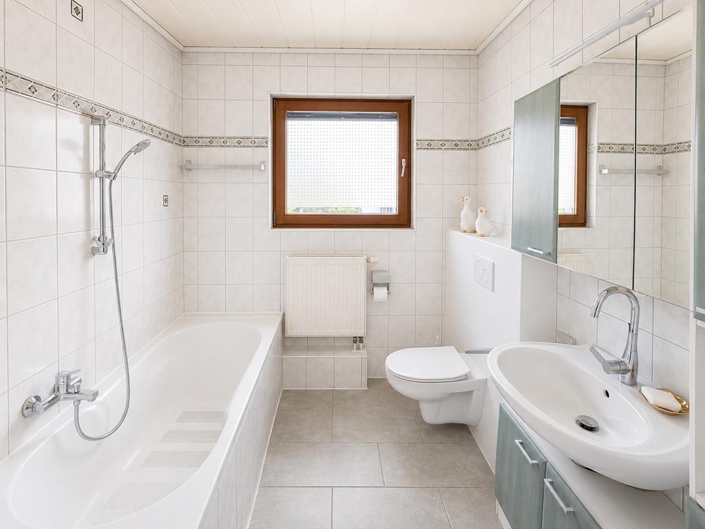 Wannenduschbad OG