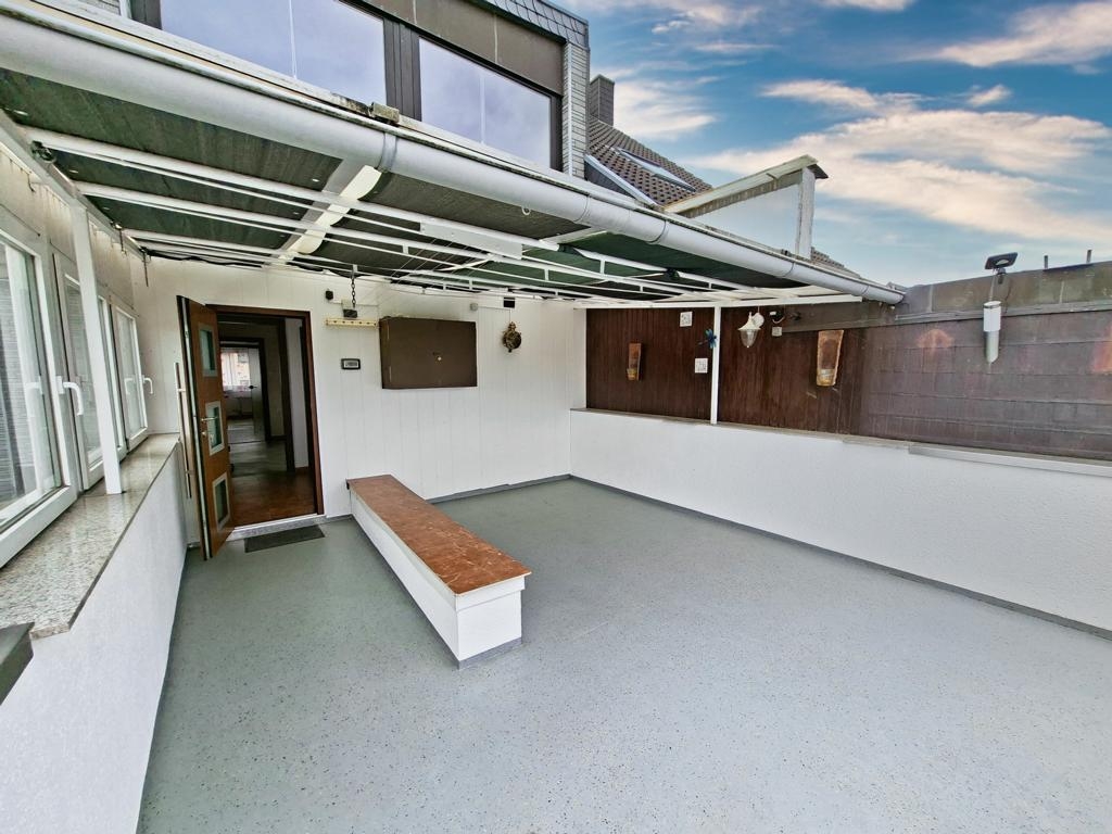 Dachterrasse teils überdacht