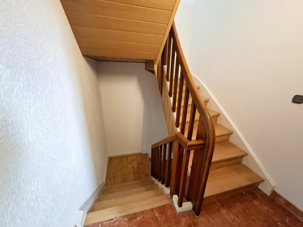 Treppenhaus mit Echtholzstufen