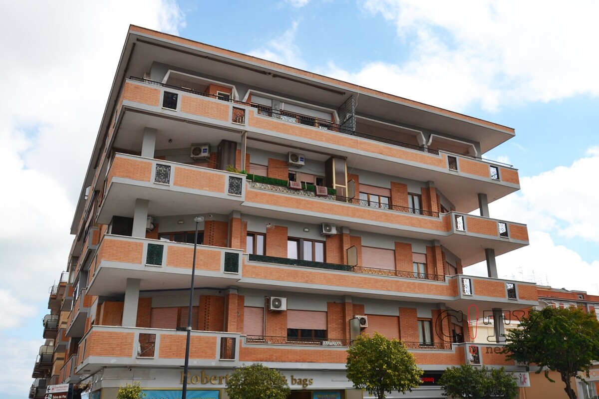 Palazzo residenziale angolare