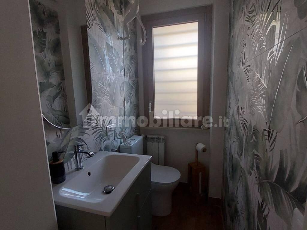 Bagno con decorazioni