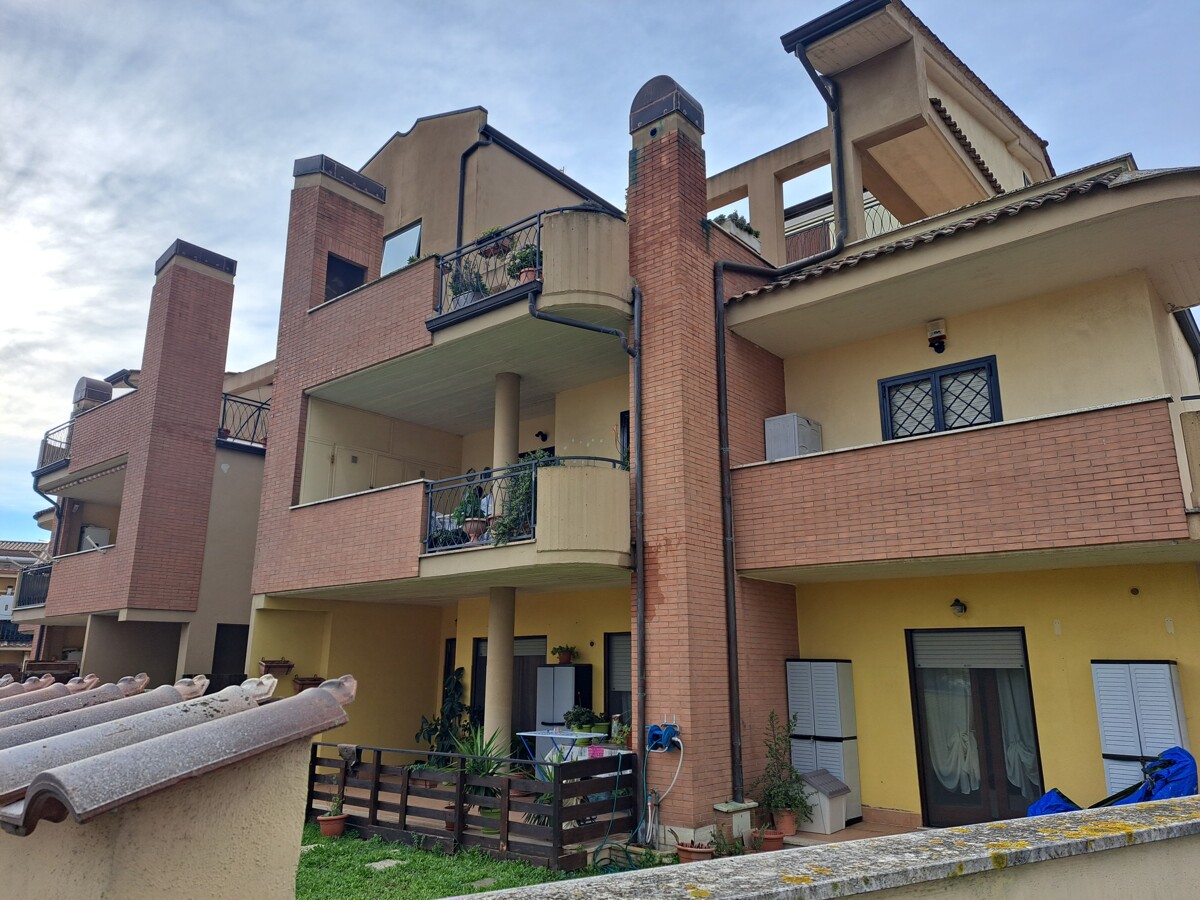 Appartamenti in villa con giardino