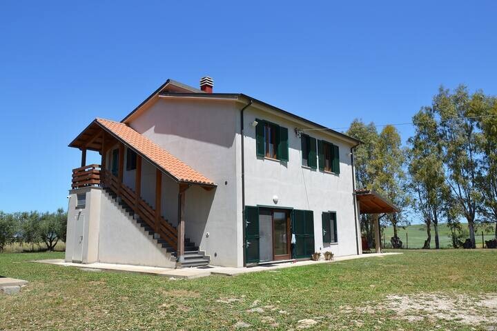 Facciata casale