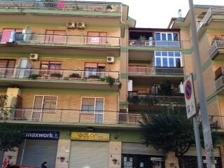 VENDESI NEGOZIO POMEZIA CENTRO