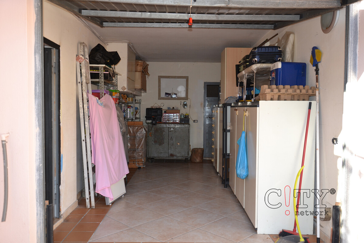 0053233-GARAGE.jpg