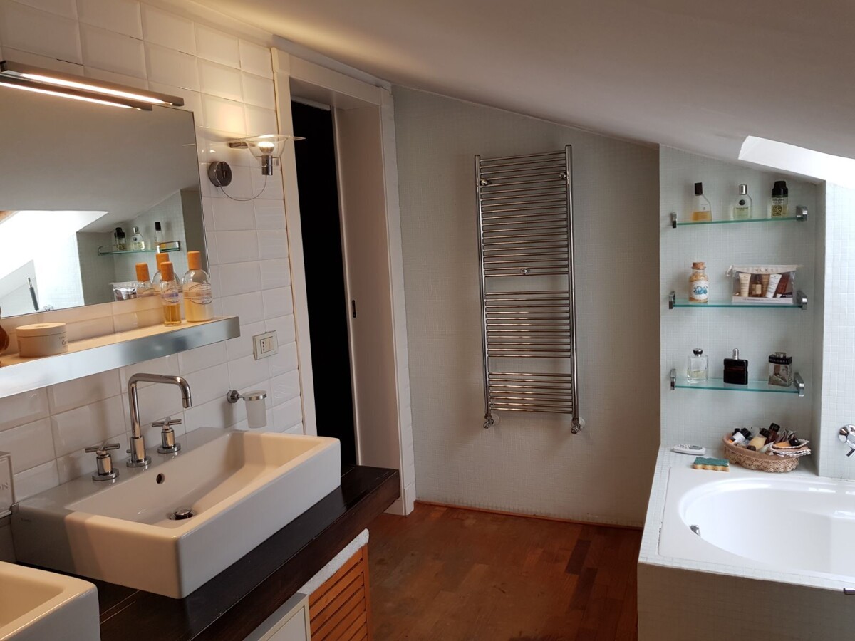 Bagno piano primo mansardato