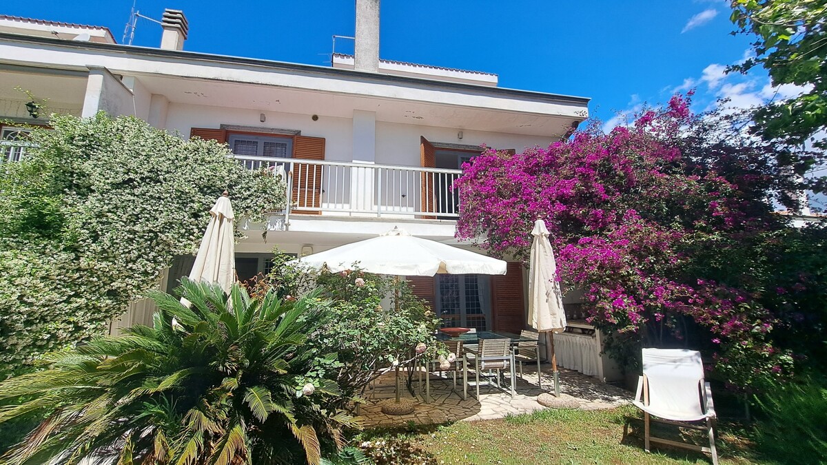 Villino con giardino privato