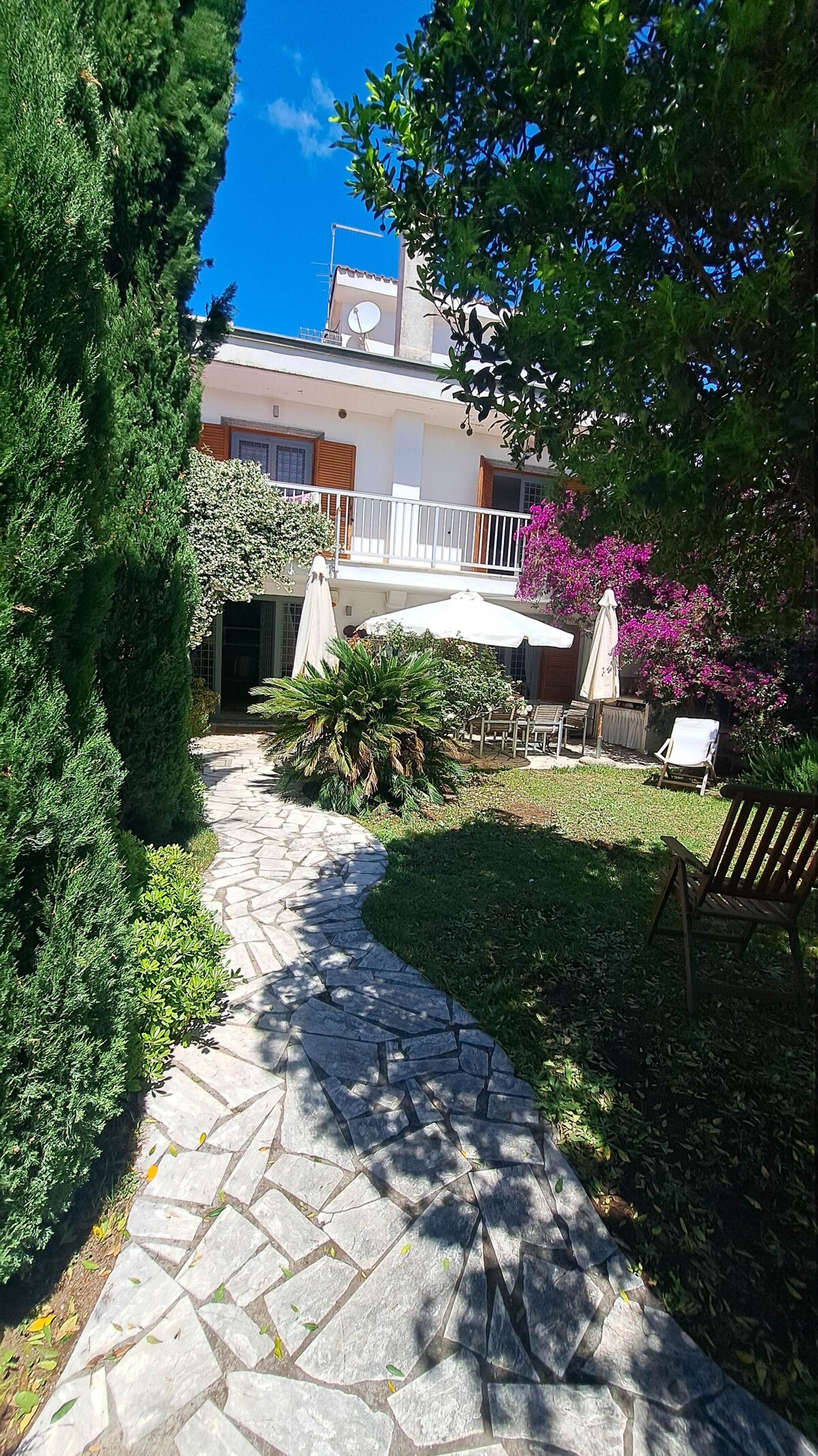 Giardino privato fronte retro