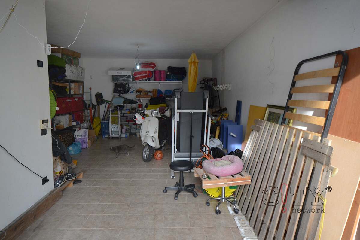 0054266-GARAGE.jpg