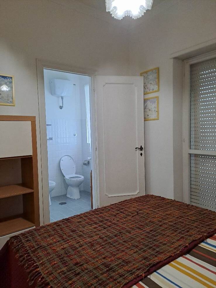 0054587-camera_letto_4_e_servizi.jpg