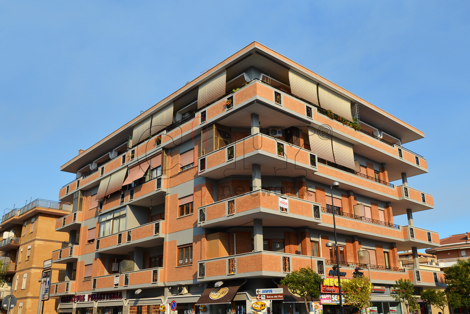 Pomezia Centro Via Roma appartamento di 115 mq con terrazze in palazzina ristrutturata