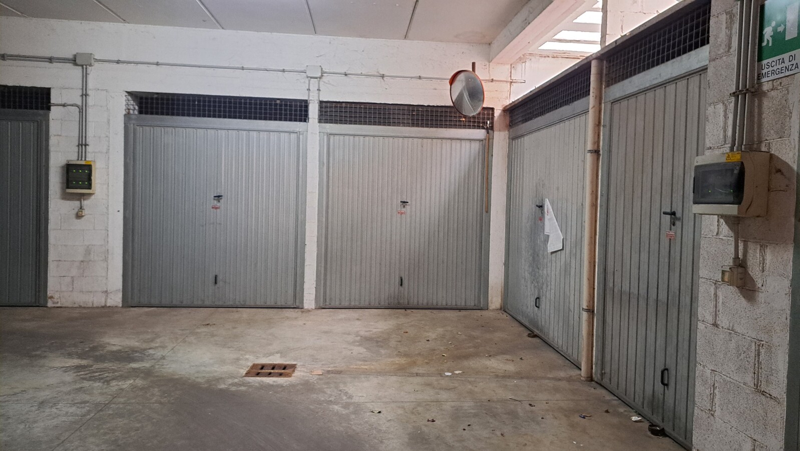 Box auto in vendita a Pomezia centro in Via Armellini