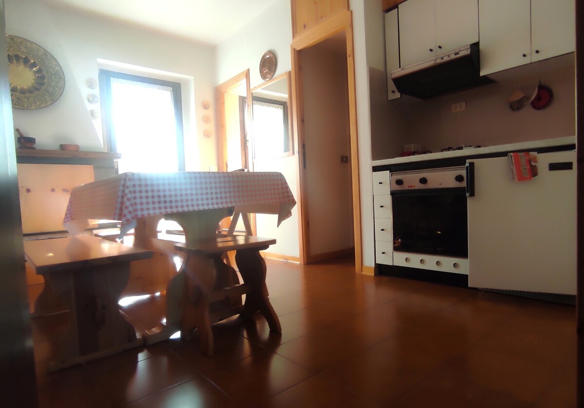 0055219-soggiorno_con_angolo_cottura.jpg