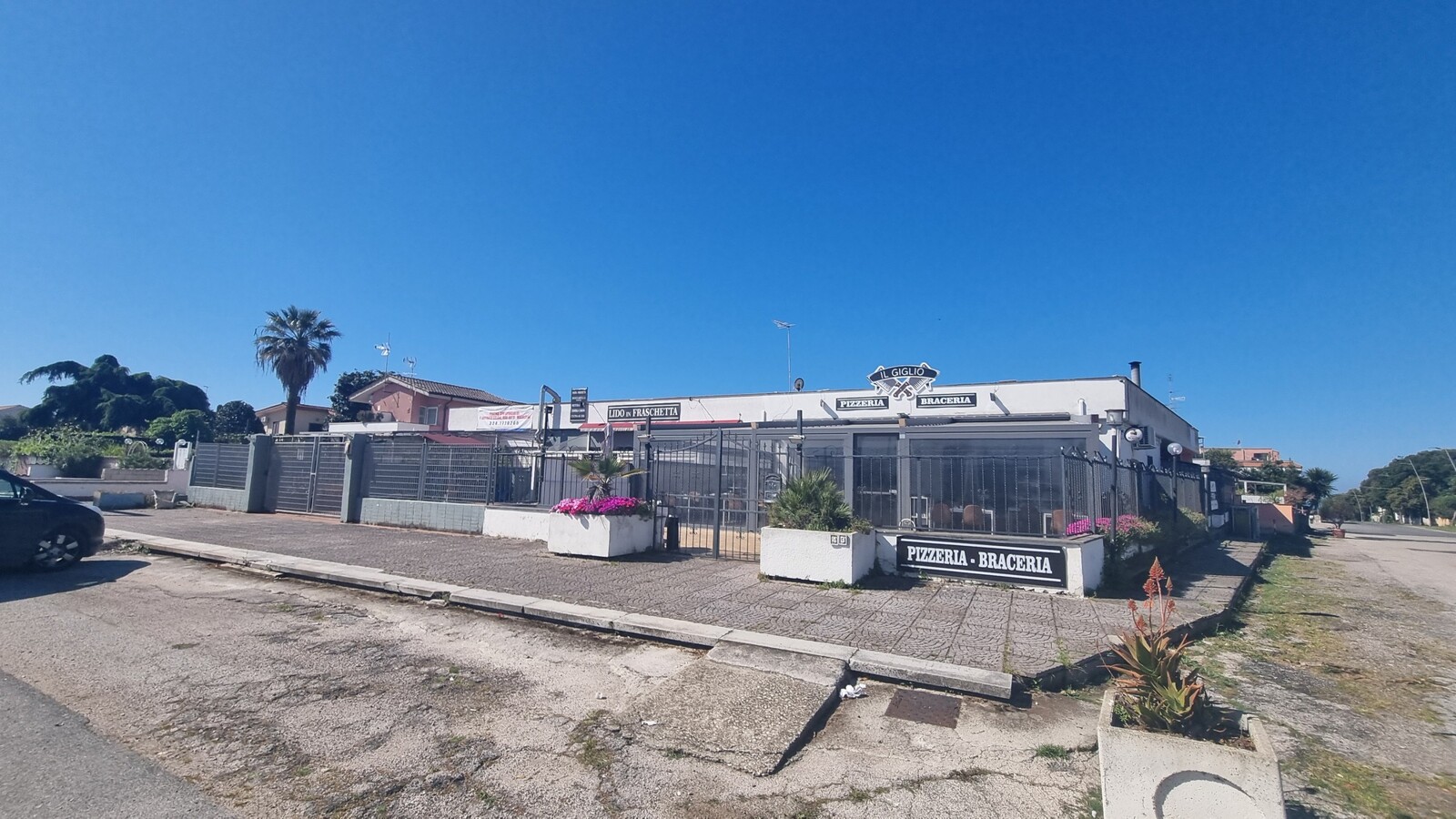 Negozio C1 con piazzale antistante unico livello, Lido dei Pini, Lupetta Ardea