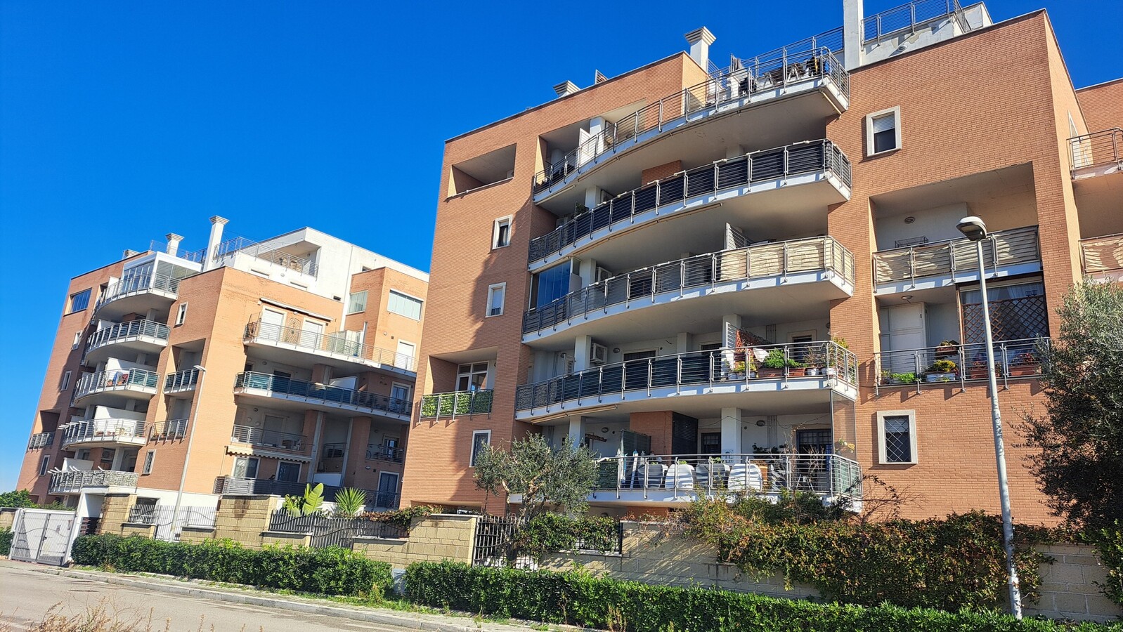 Attico arredato con terrazza panoramica a Pomezia in Via Starrabba di Rudinì