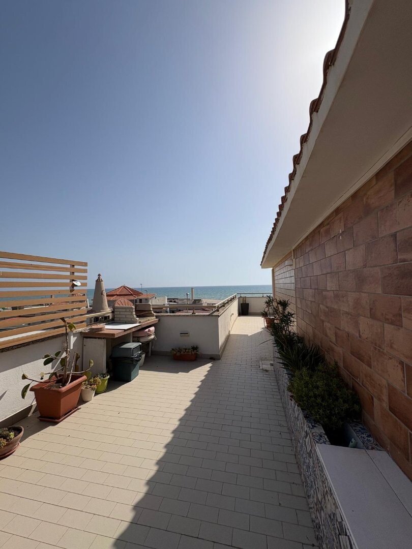Terrazzo con vista mare