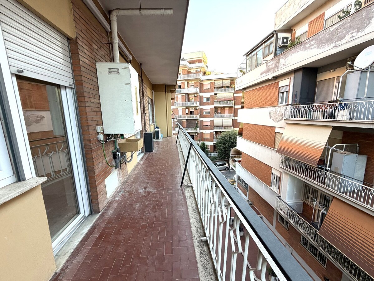 Ampio balcone esterno