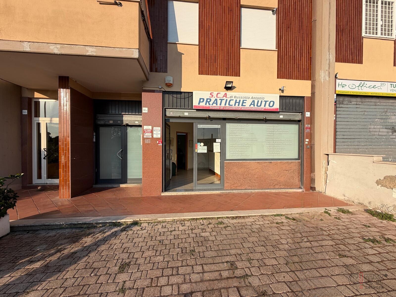 Locale commerciale a reddito C/1 circa 78 mq. con corte esclusiva a Pomezia Via della Tecnica