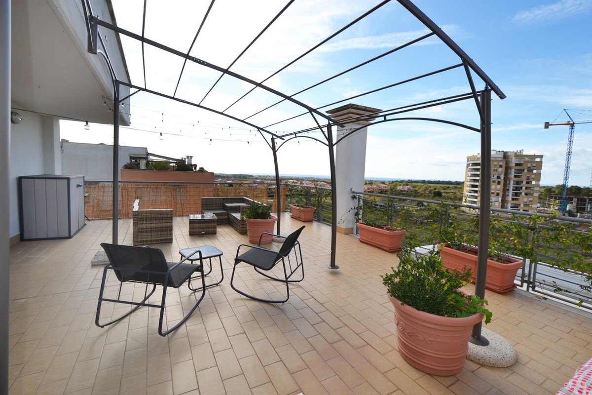 Terrazza arredata con gazebo