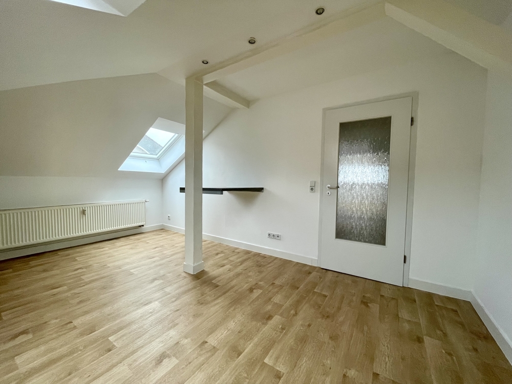 #Moderne Dachgeschoss-Wohnung#Stellplatz#zentrale Lage - Foto 5