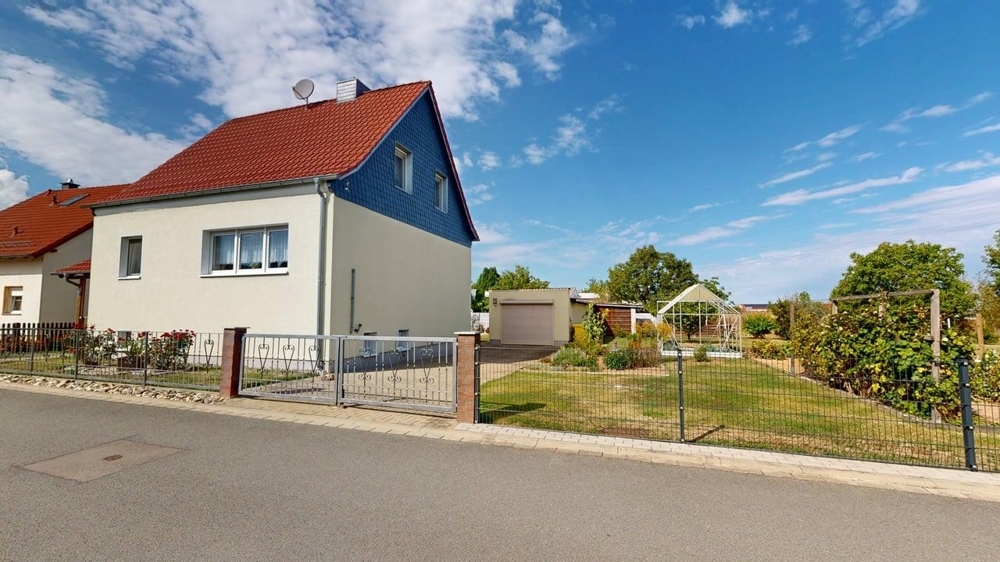 Einfahrt Garage