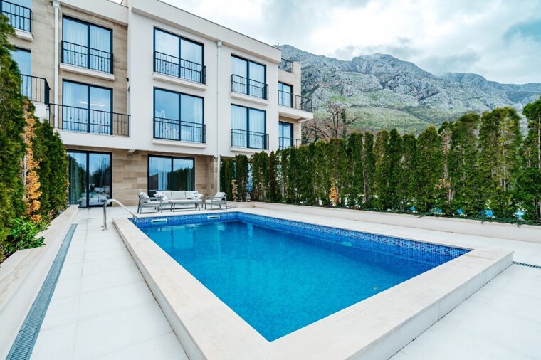 Modern High-End Townhouse with Panoramic Sea Views in Blizikuce