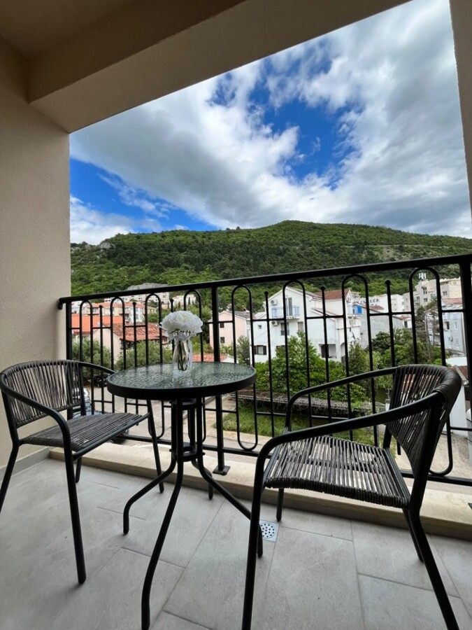 Furnished One-Bedroom Apartment with Mountain Views in Budva (Babilonija) · Photo 6