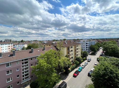 Ausblick von der Loggia in die Alpen