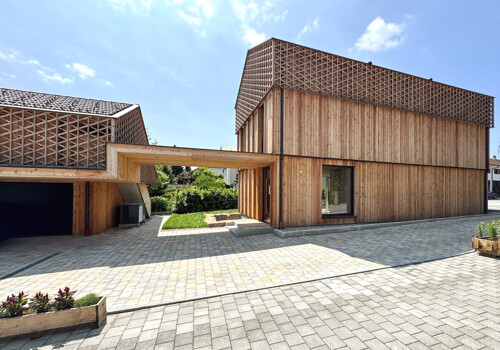 Haupthaus und Remise