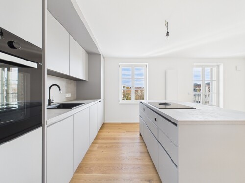 Einbauküche mit Essbereich