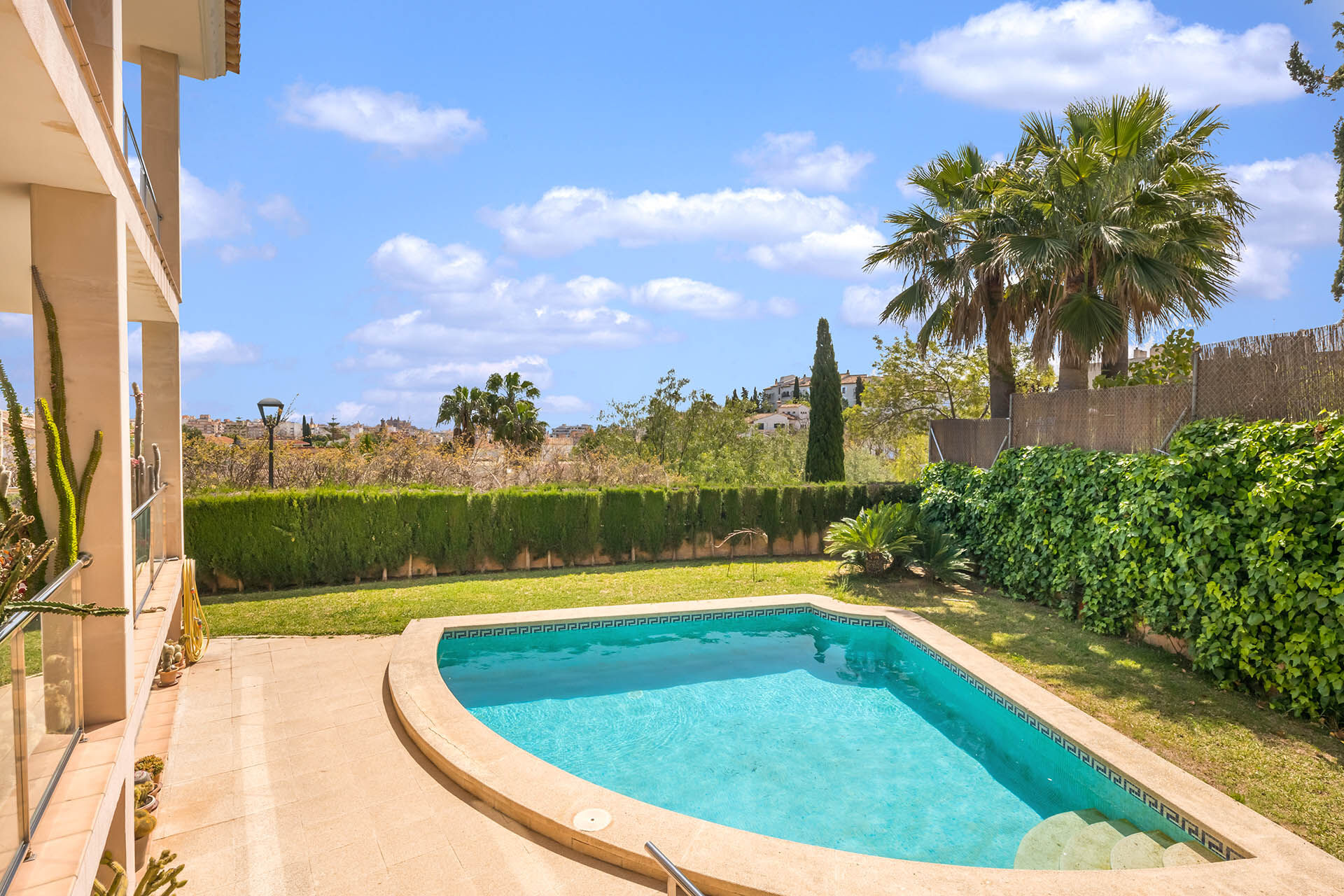 Pool mit Blick