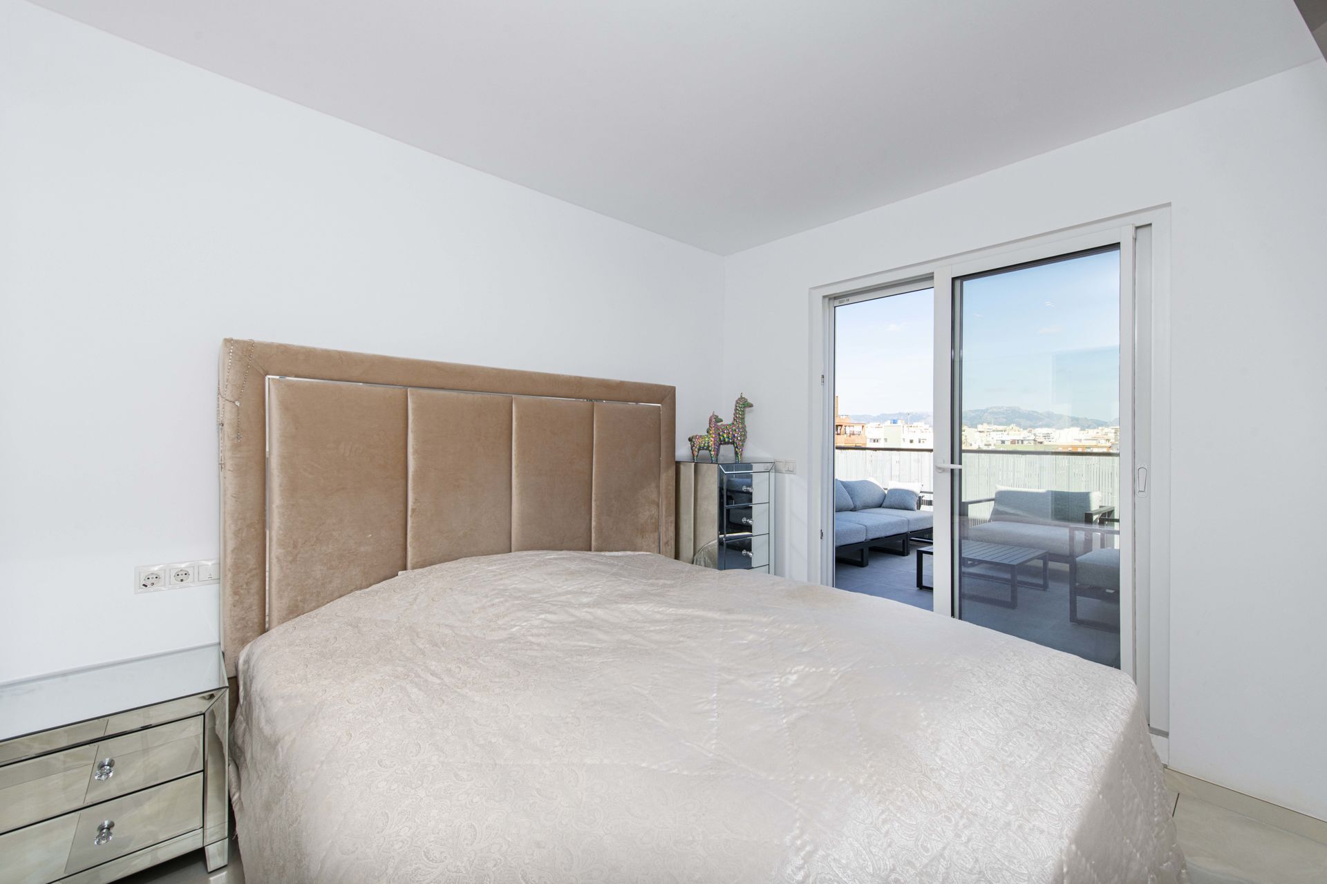 Mastersuite mit direktem Zugang auf die Terrasse