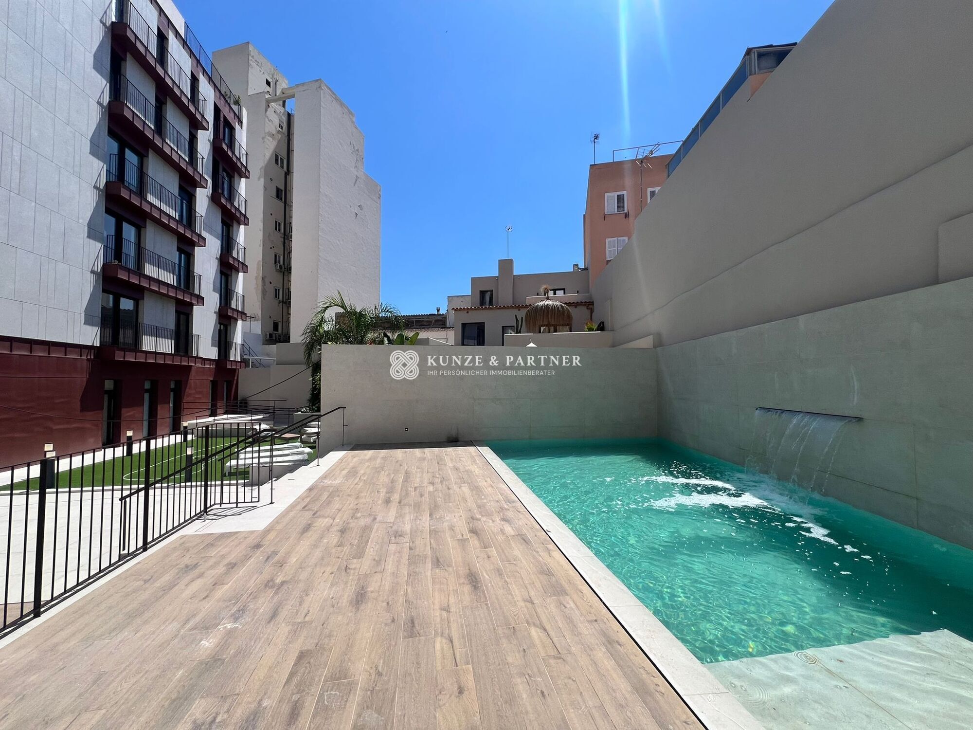 Pool und Terrasse