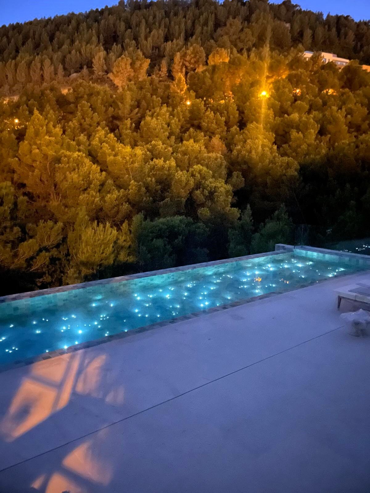 Pool bei Nacht