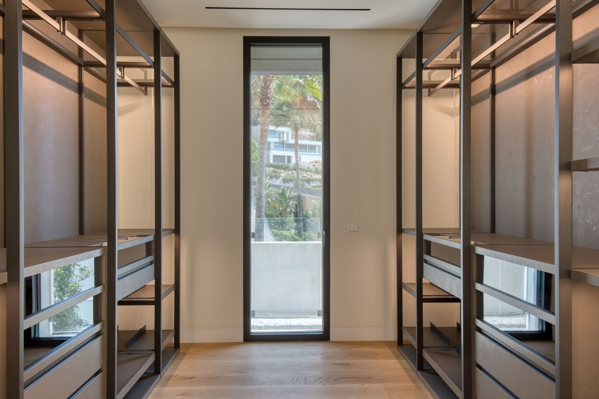 Begehbarer Kleiderschrank