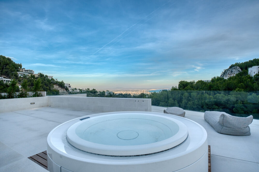 Jacuzzi und Lounge auf der Dachterrasse