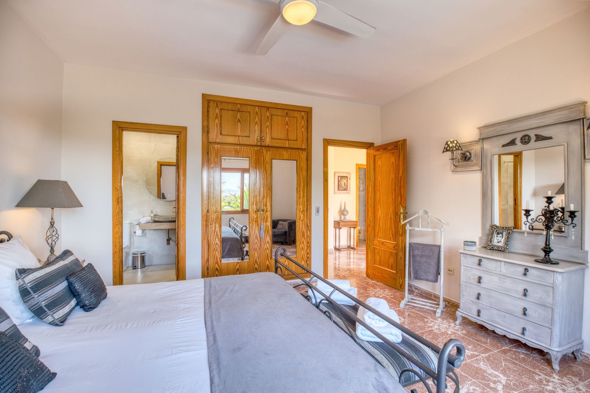 Masterbedroom mit Bad en Suite