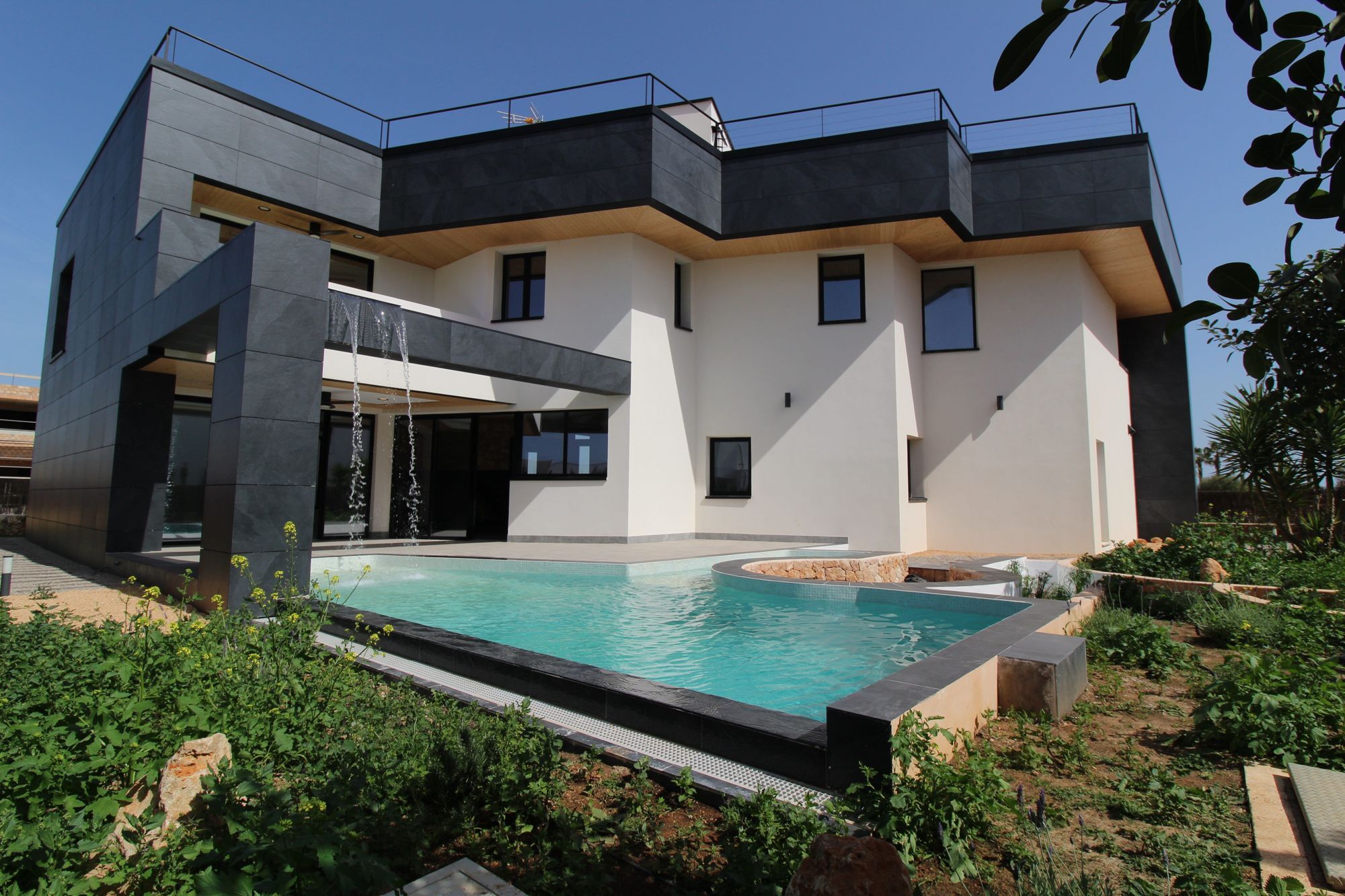 Gartenansicht mit Pool