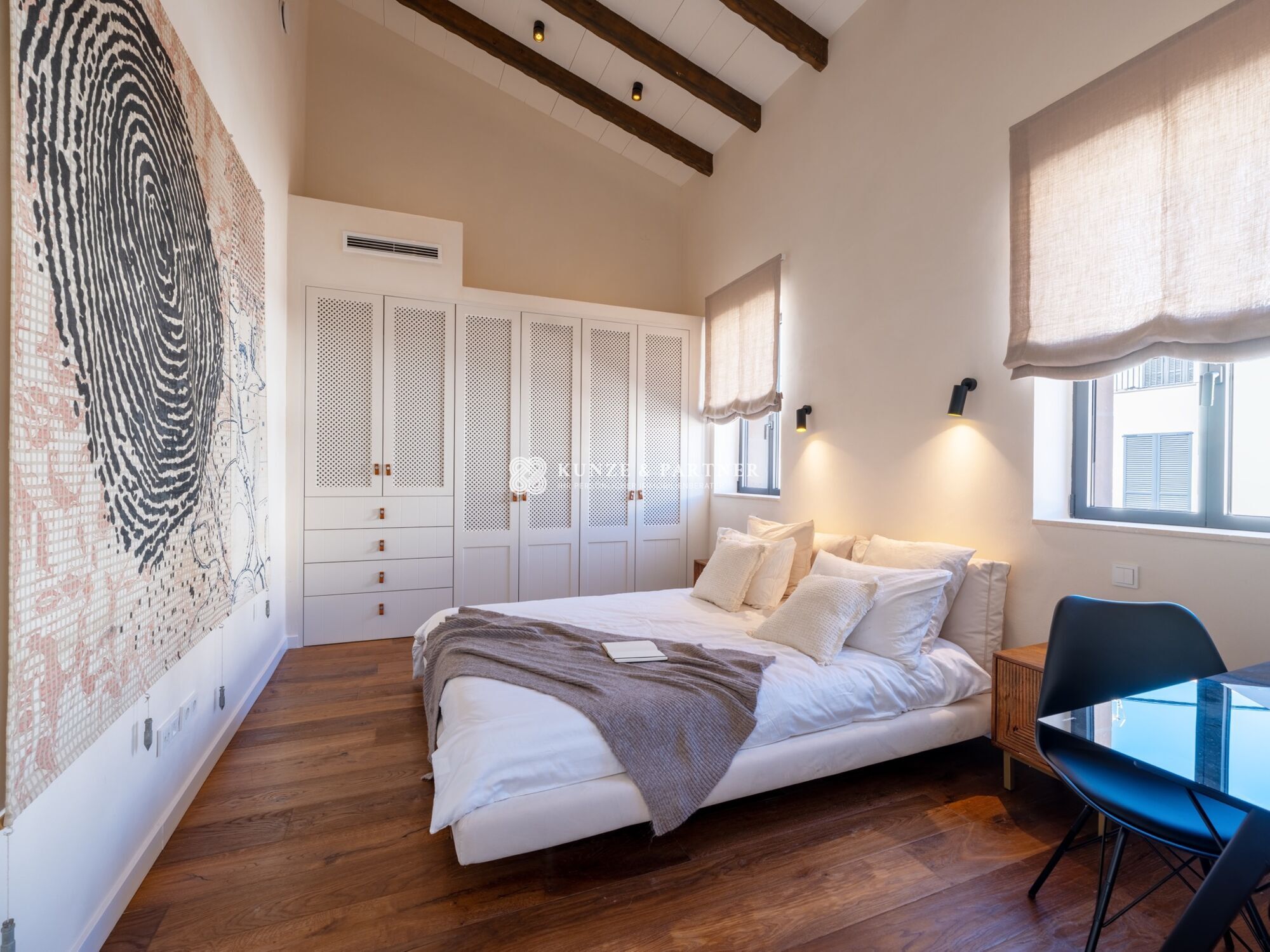 Schlafzimmer mit Einbauschrank