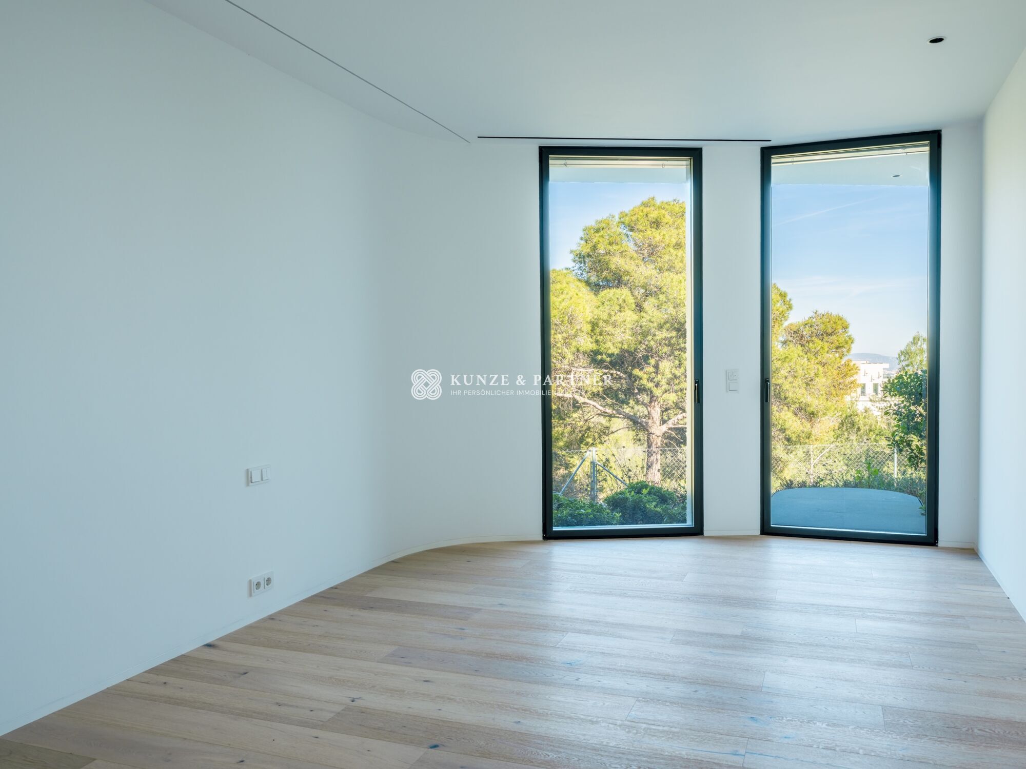 Gästezimmer je mit Balkon