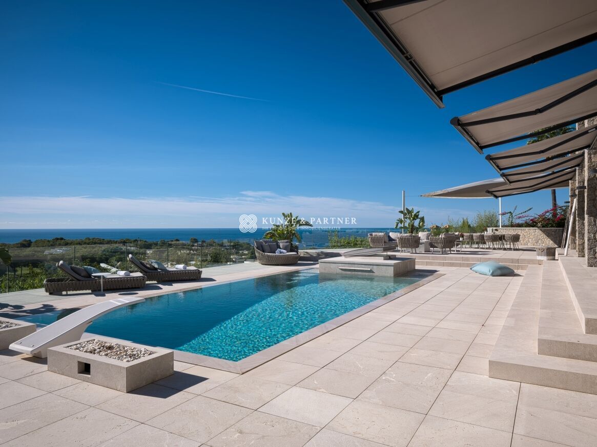 Atemberaubende Meerblick-Villa mit Outdoor- und Indoor-Pool