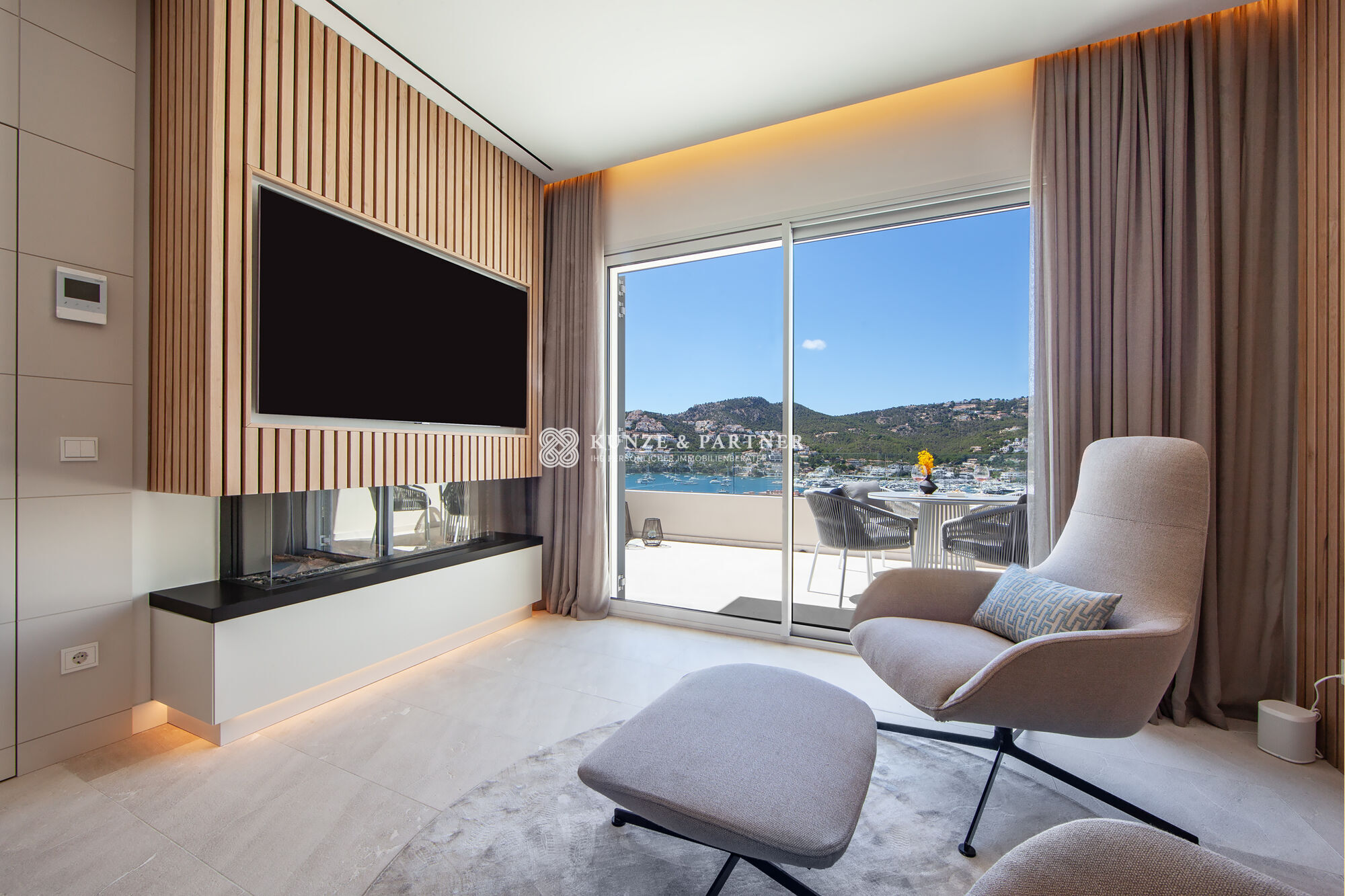 Eleganter Wohnraum mit modernem Design