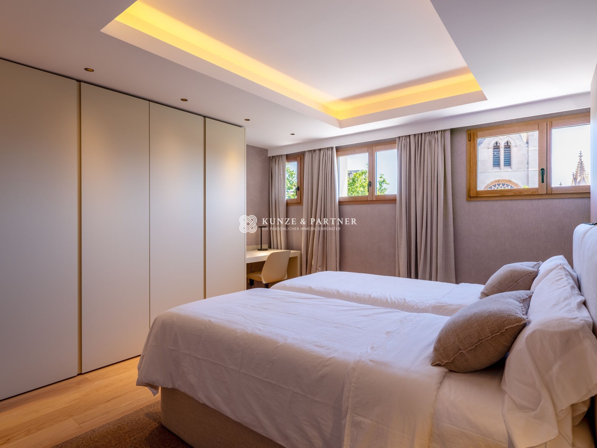 Schlafzimmer mit Blick auf die Santa Eulalia