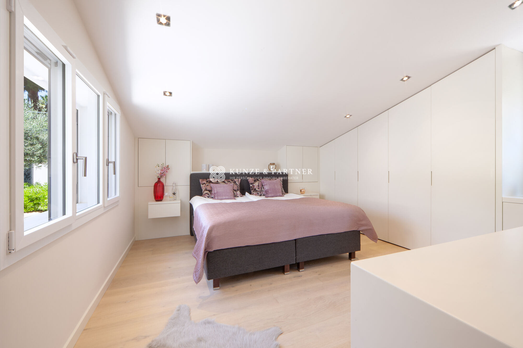 Grosszügiges Schlafzimmer