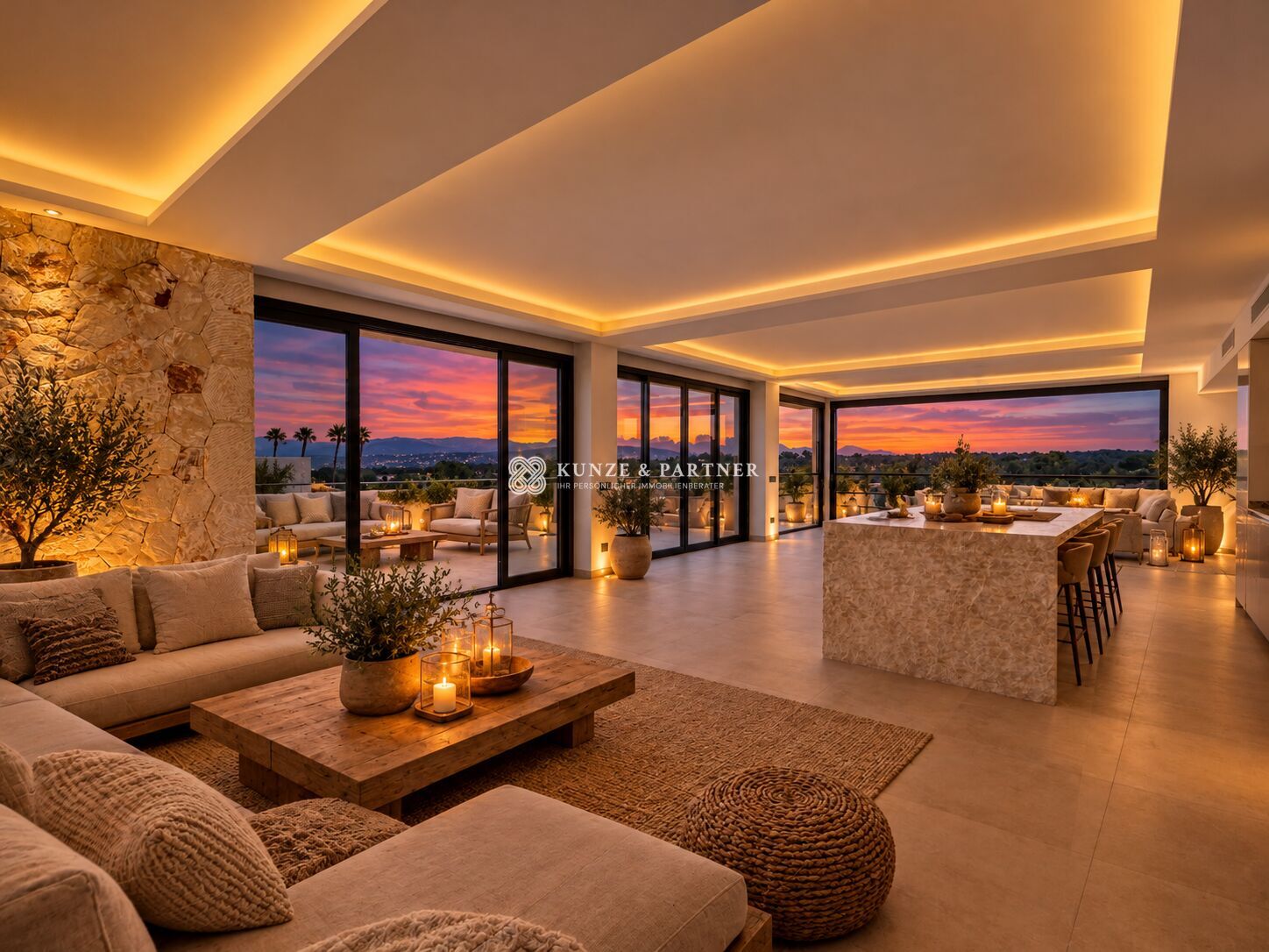 Luxuriöses Wohnzimmer mit Sonnenuntergangsblick