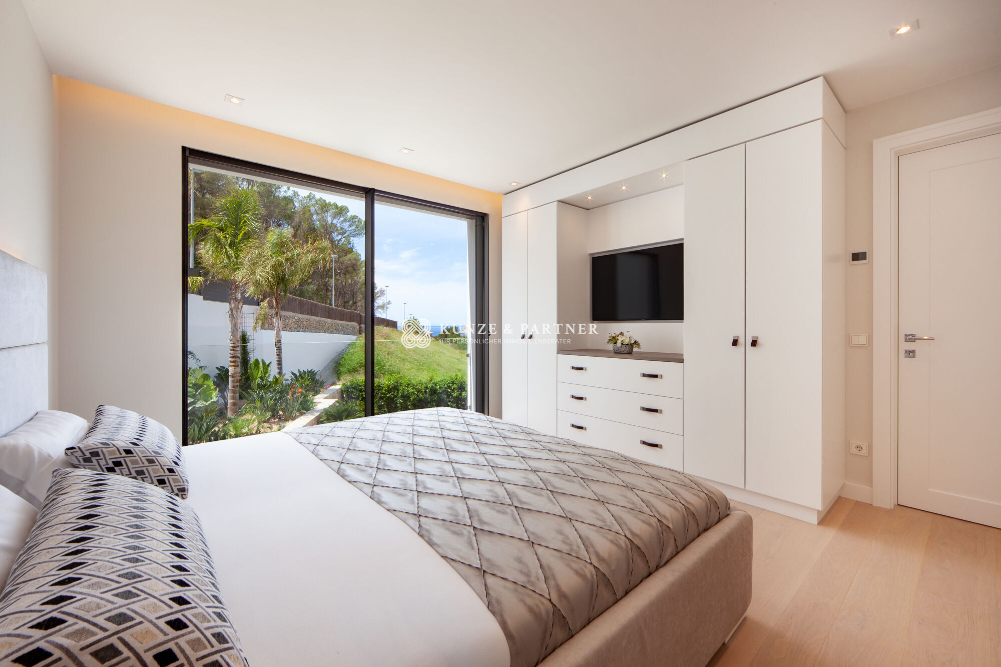 Schlafzimmer mit Blick auf den Hafen