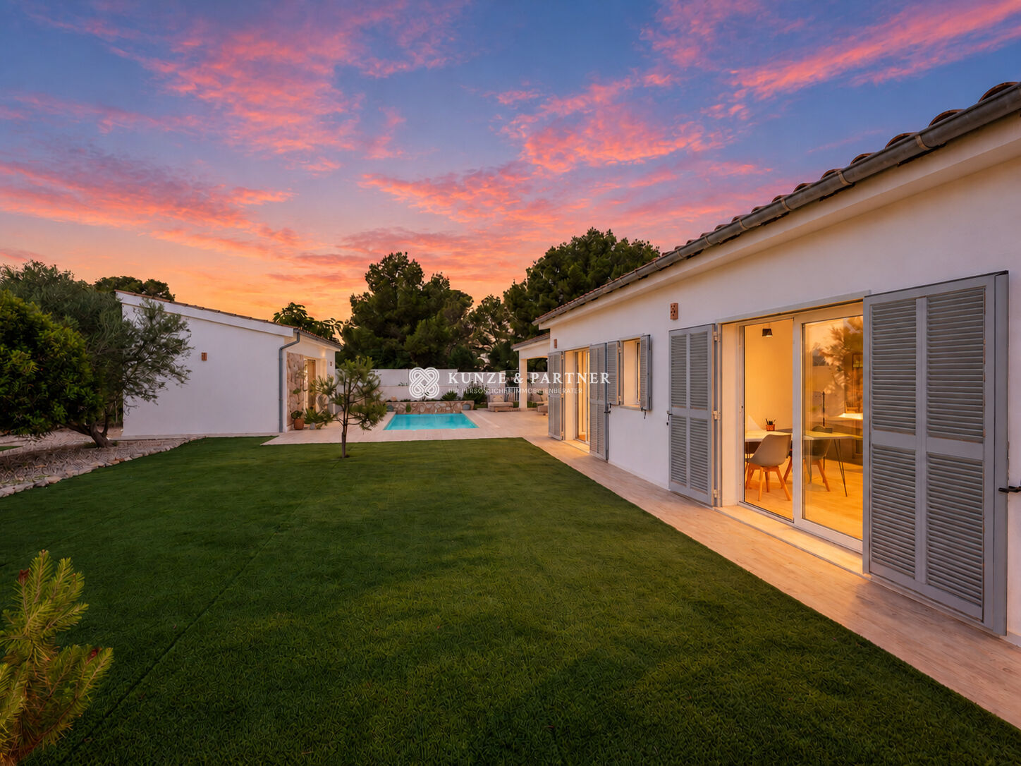Bungalow in Abendstimmung