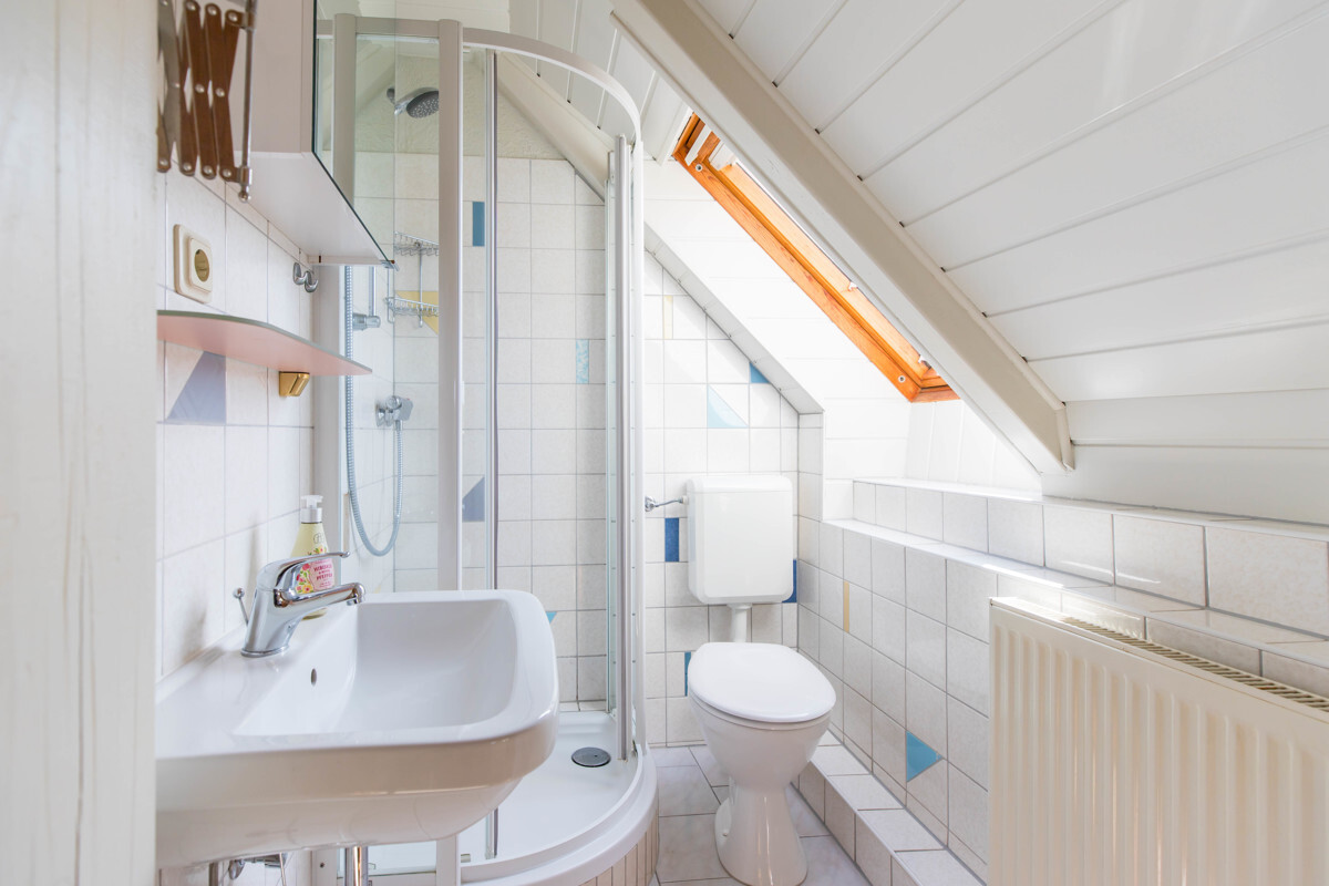 Wohnung 4 im DG - Bad